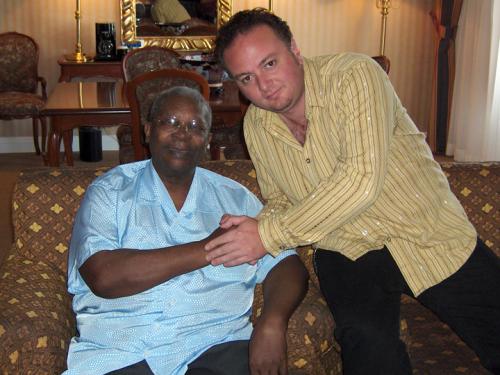 Gogo offers his advice and encouragement to fellow blues guitarist B.B. King 
September 2005