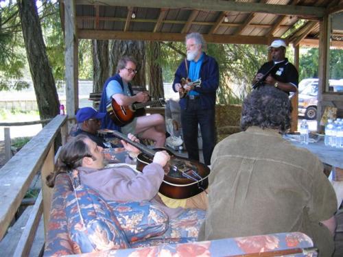 Bill Johnson , Donald Ray Johnson, Rick Fines, Ken Whitely, Kenny Wayne and the back of some fuckin' guys head enjoy an improptu jam on the first day of the Hornby Workshop!